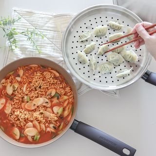 모멘토 마론 프라이팬 26cm 3종 (26cm팬/26cm웍팬/호환 스티머+돔뚜껑) — 5점을 준 리뷰어가 2022년 9월 올린 사용 사진