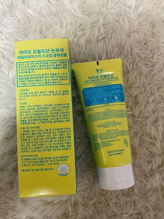 IO 아이오 오늘도 넌 눈부셔 - 데일리 스크럽 클렌징폼 — 5점을 준 리뷰어가 2021년 3월 올린 사용 사진