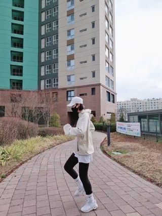 크노텐 후디집업자켓(다이어트땀복) — 5점을 준 리뷰어가 2022년 3월 올린 사용 사진