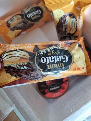 롯데제과 본젤라또 비스킷&바닐라카라멜바, 본젤라또 베리쇼콜라컵 — 5점을 준 리뷰어가 2021년 11월 올린 사용 사진