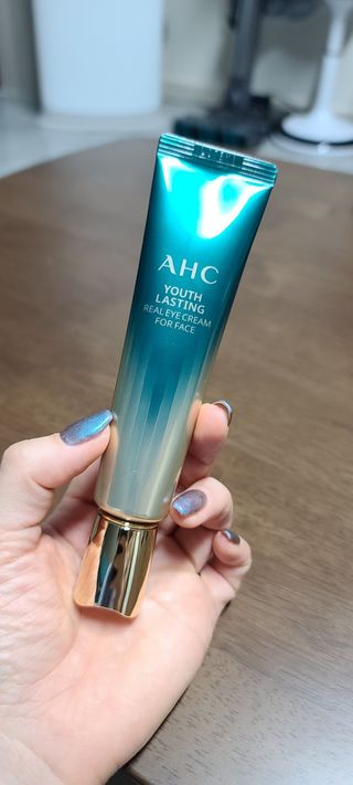[NEW 탄력유턴 아이크림] AHC 유스 래스팅 리얼 아이크림 포 페이스 — 5점을 준 리뷰어가 2021년 2월 올린 사용 사진