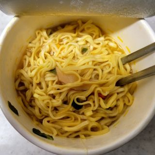 NISSIN 닛신 컵누들  4종 - 씨푸드오리지날, 씨푸드 스파이시, 씨푸드 커리, 씨푸드 XO소스 — 3점을 준 리뷰어가 2022년 11월 올린 사용 사진