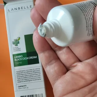 랑벨 랑바이오 블랙 시카 크림 50ml(블랙비 프로폴리스, 시카 4종, 판테놀 10 함유) — 5점을 준 리뷰어가 2022년 7월 올린 사용 사진
