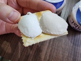 매일바이오 그릭요거트 오리지널 플레인 4개, 로스터리 커피믹스 4개 — 1점을 준 리뷰어가 2021년 12월 올린 사용 사진