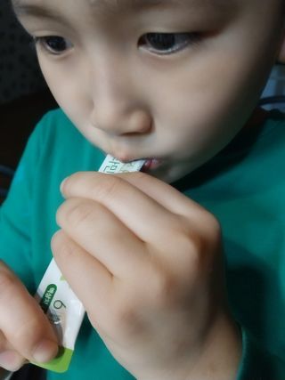 [이뮤니티플러스]우리아이 면역오키, 건강오키 _ 키즈오키 비타민초코홍삼 10포 1box — 5점을 준 리뷰어가 2022년 5월 올린 사용 사진