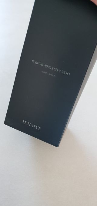 르핸스 퍼포밍 5 샴푸 비반트 포렛/베티버 포그 — 5점을 준 리뷰어가 2022년 12월 올린 사용 사진