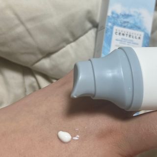 [스킨1004] 마다가스카르 센텔라 히알루-시카 워터핏 선세럼 50ml — 5점을 준 리뷰어가 2024년 5월 올린 사용 사진