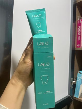 치과에서 쓰는 치약 _ 라벨제로 저불소 꼬마, 키즈, 유아, 베이비, 주니어 안전한 어린이치약 — 5점을 준 리뷰어가 2023년 5월 올린 사용 사진