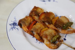 [다물꼬치] 삼겹새우롤꼬치 5개입 350g  + 데리야끼소스 120g + 매운고추소스 120g — 5점을 준 리뷰어가 2021년 12월 올린 사용 사진