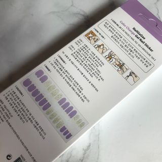 [네일가게] 햇빛에 닿으면 색이 변하는 신기한 햇살 반전 네일스티커 — 3.5점을 준 리뷰어가 2021년 8월 올린 사용 사진
