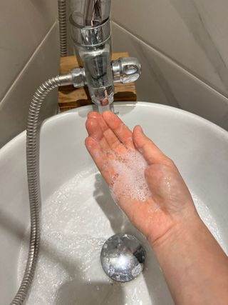 틱톡 [후르디아] 올리브영 아로마 비건 바디워시1종+바디로션1종 (그리너리) — 5점을 준 리뷰어가 2022년 12월 올린 사용 사진