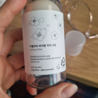 제주인디 카멜리아 바이탈 리치크림 (이너보틀 에디션) — 5점을 준 리뷰어가 2023년 4월 올린 사용 사진