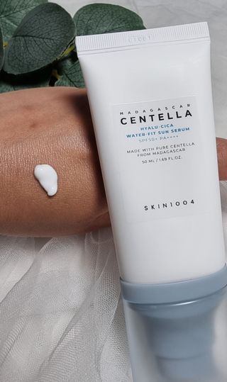 [스킨1004] 마다가스카르 센텔라 히알루-시카 워터핏 선세럼 50ml — 5점을 준 리뷰어가 2024년 5월 올린 사용 사진