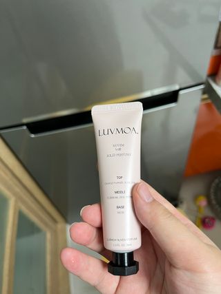 러브모아 향수 고체향수 승무원 고체향수 바르는 향수 니치향수 도손 우드세이지 앤 씨솔트 — 5점을 준 리뷰어가 2022년 9월 올린 사용 사진