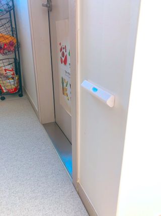 아카라 어두울 때만 켜지는 스마트 무선 센서등 — 4.5점을 준 리뷰어가 2021년 11월 올린 사용 사진