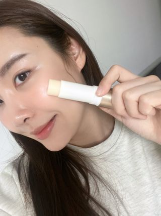 [사가수] 민감피부를 위한 진정 항산화 안티에이징, 더사가오브수 효혜윤 보태니컬 에너지 아이포올 스틱 — 4점을 준 리뷰어가 2023년 2월 올린 사용 사진