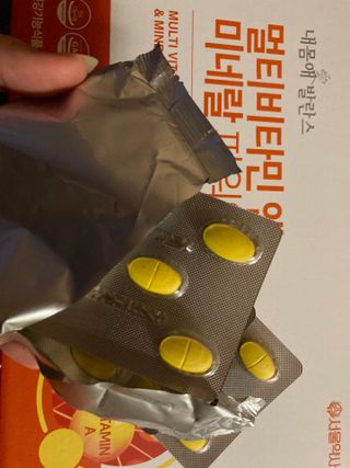 서울약사신협_내몸애발란스멀티비타민앤미네랄파워업_800mg x 90정 — 5점을 준 리뷰어가 2021년 8월 올린 사용 사진
