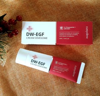 이지듀 DW-EGF 크림 다이브좀_콜라겐이 쏙쏙, 탄력피부로 다이빙 — 4.5점을 준 리뷰어가 2021년 2월 올린 사용 사진