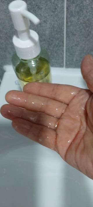 스킨큐어 산다화 순한 클렌징 동백 오일 200ml — 4점을 준 리뷰어가 2023년 8월 올린 사용 사진