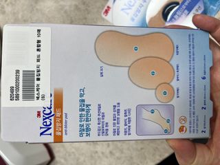 3M 넥스케어 물집방지쿠션테이프 1매 + 물집방지패드 10매 — 5점을 준 리뷰어가 2024년 4월 올린 사용 사진