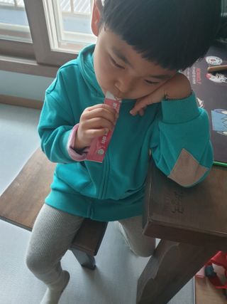 [몸엔용] 녹용 담은 탱탱 콜라겐 녹용 콜라겐 젤리 15g x 20포 — 4점을 준 리뷰어가 2022년 4월 올린 사용 사진