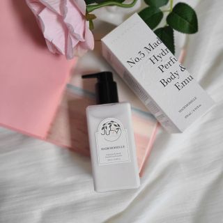 줄라이 모닝 _ JULY MORNING 줄라이모닝 하이드레이팅 퍼퓸드 바디앤핸드 에멀젼 — 5점을 준 리뷰어가 2021년 9월 올린 사용 사진