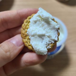 매일바이오 그릭요거트 오리지널 플레인 4개, 로스터리 커피믹스 4개 — 5점을 준 리뷰어가 2021년 12월 올린 사용 사진
