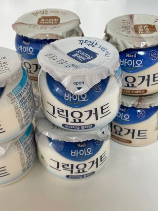 매일바이오 그릭요거트 오리지널 플레인 4개, 로스터리 커피믹스 4개 — 5점을 준 리뷰어가 2021년 12월 올린 사용 사진