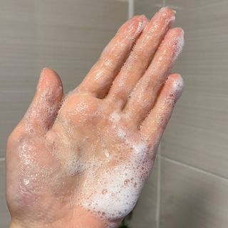 프리마인 메이크업과 들뜨는 각질까지 한방에 깐달걀로! 순하기까지한 셀베이스 그린티클렌저(200ml) — 5점을 준 리뷰어가 2023년 5월 올린 사용 사진