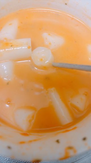 나우  [요리궁리] B타입 ( 매콤, 치즈, 매콤까르보 ) 꽃떡볶이 6개입 세트 — 3점을 준 리뷰어가 2025년 3월 올린 사용 사진