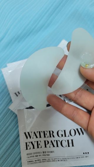 건강누리인터내셔날 레아라 다이아포스 슬리핑 아이패치 골드 & 물광 아이패치 [14회분/총 28매] — 5점을 준 리뷰어가 2022년 7월 올린 사용 사진