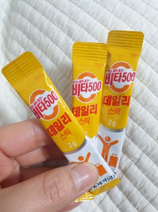 광동제약 [광동] 비타500데일리스틱 70포X2개 + 뚱랑이엽서 + 쇼핑백 증정 — 5점을 준 리뷰어가 2022년 3월 올린 사용 사진