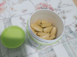 Swisse 스위스 고함량 밀크씨슬 35,000mg 60정 — 4.5점을 준 리뷰어가 2021년 11월 올린 사용 사진