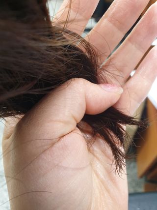 썸헤어 / SUMHAIR 썸헤어 실키 테라피 헤어 에센스 — 5점을 준 리뷰어가 2021년 4월 올린 사용 사진
