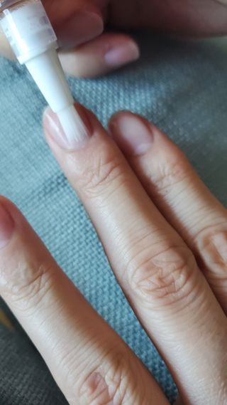 뷰젤 매직케어 네일솔루션 손발톱 보습 영양제 펜슬타입 5ml — 5점을 준 리뷰어가 2022년 4월 올린 사용 사진