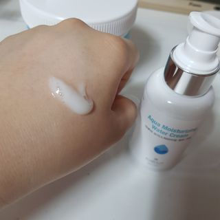 약손명가코스메틱 에오스보떼 아쿠아 모이스처라이징 워터 크림 — 5점을 준 리뷰어가 2022년 1월 올린 사용 사진
