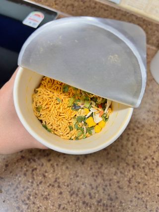 NISSIN 닛신 컵누들  4종 - 씨푸드오리지날, 씨푸드 스파이시, 씨푸드 커리, 씨푸드 XO소스 — 5점을 준 리뷰어가 2022년 11월 올린 사용 사진