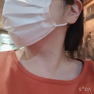 JHWORLD 스누피 마스크 정품 스누피 KF-AD 국내 비말차단 아동용 성인용 일회용 덴탈마스크 50매 — 5점을 준 리뷰어가 2021년 6월 올린 사용 사진