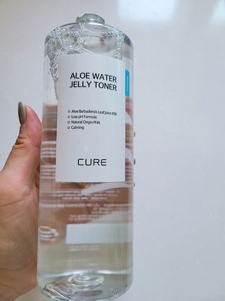 김정문알로에 큐어 큐어 알로에 워터 젤리 토너 500ml — 5점을 준 리뷰어가 2021년 4월 올린 사용 사진