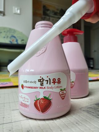 [과일나라] 피부가 마시는 딸기우유 바디클렌저&바디로션 — 5점을 준 리뷰어가 2022년 10월 올린 사용 사진