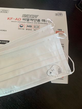 JHWORLD 스누피 마스크 정품 스누피 KF-AD 국내 비말차단 아동용 성인용 일회용 덴탈마스크 50매 — 5점을 준 리뷰어가 2021년 8월 올린 사용 사진