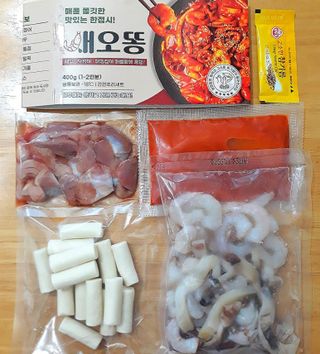 화끈한녀석들 새오똥400g 새우,오징어,똥집 볶음요리 소스,밀떡, 참기름 포함 — 5점을 준 리뷰어가 2022년 12월 올린 사용 사진