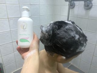 mom e 맘이 내추럴 베이비 케어 샴푸앤바스+로션 — 5점을 준 리뷰어가 2021년 1월 올린 사용 사진