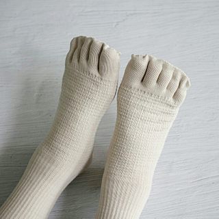 카우아이 필라테스 기어 / 스튜디오 운동을 도와주는 일체형 논슬립 발가락 양말 — 5점을 준 리뷰어가 2021년 2월 올린 사용 사진