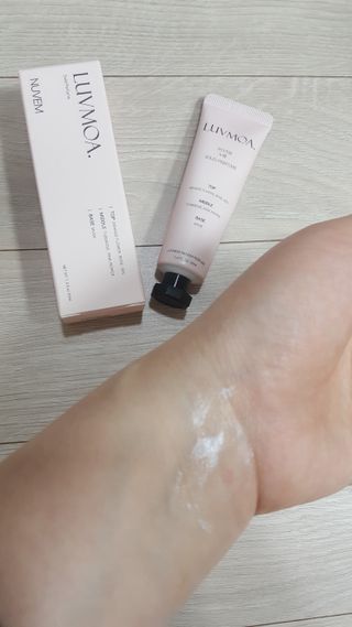 러브모아 향수 고체향수 승무원 고체향수 바르는 향수 니치향수 도손 우드세이지 앤 씨솔트 — 5점을 준 리뷰어가 2023년 1월 올린 사용 사진