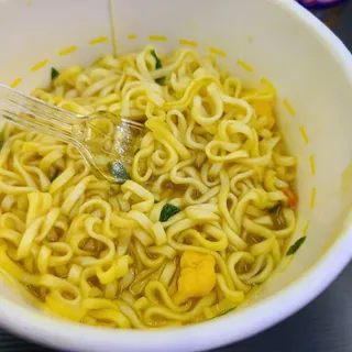 NISSIN 닛신 컵누들  4종 - 씨푸드오리지날, 씨푸드 스파이시, 씨푸드 커리, 씨푸드 XO소스 — 5점을 준 리뷰어가 2022년 11월 올린 사용 사진