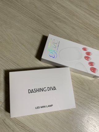 데싱디바 글레이즈 젤네일 그라데이션 네일_5종 중 택 1 — 5점을 준 리뷰어가 2021년 8월 올린 사용 사진