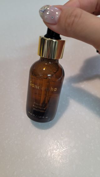 스킨큐어 산다화 비타민c 화이트닝 에센스 30ml — 4.5점을 준 리뷰어가 2023년 11월 올린 사용 사진