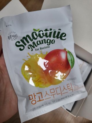 [복음자리] 바리스타 패키지 2종 랜덤발송 (딸기스무디 스틱+샤인머스캣에이드 or 망고스무디+자몽에이드) — 3점을 준 리뷰어가 2022년 7월 올린 사용 사진