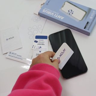 아클리브 Premium 항균 항바이러스 액정 보호필름(iPhone) — 4점을 준 리뷰어가 2022년 2월 올린 사용 사진